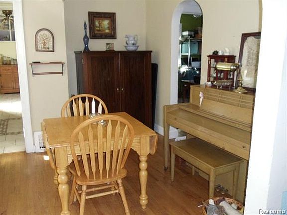4th image of 4455 Louella Ave