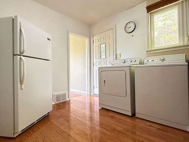 256 Patricia Ave #MAIN — Photo 5