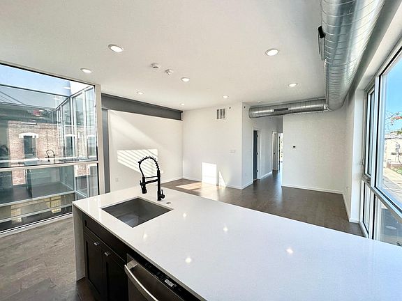 4th image of 2059 Germantown Ave #9
