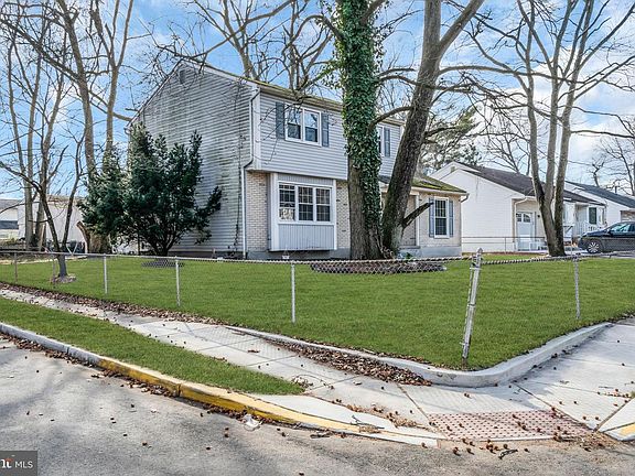 3rd image of 124 Stratford Ave