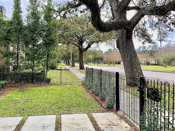 Landscaped Lawn Custom Walk