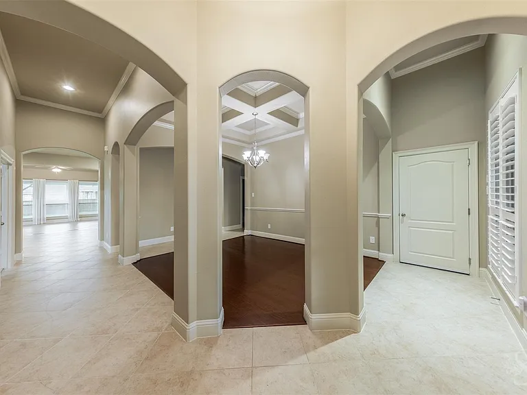 32611 Waltham Xing — Photo 10