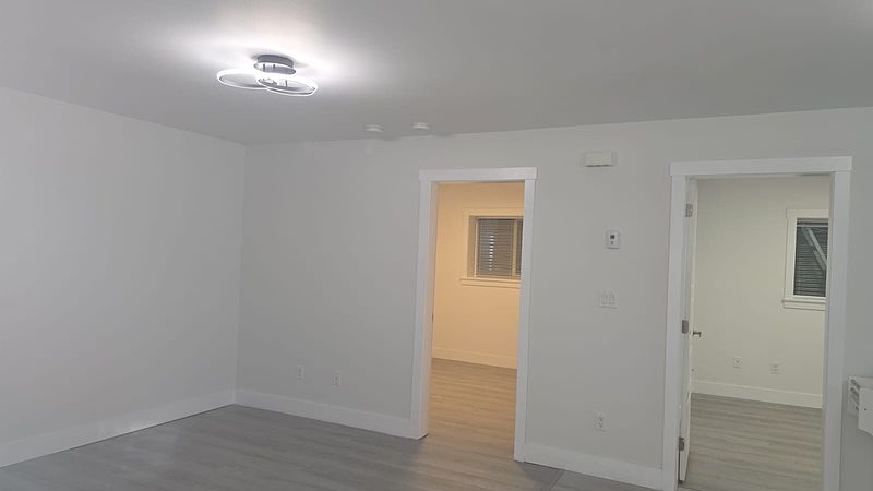 North Vancouver House for rent - 2 Bedrooms — photo 6
