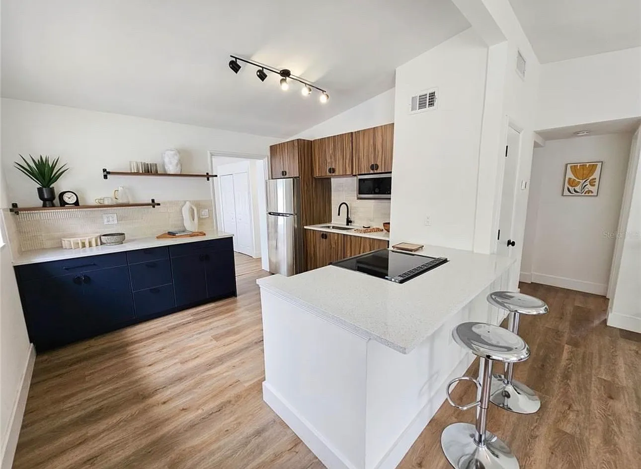 3 bed, 1300 sqft, $3,250 — Photo 2