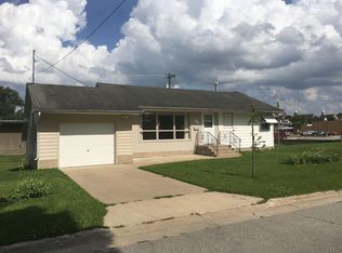 312 N Mill St, Decorah, IA 52101
