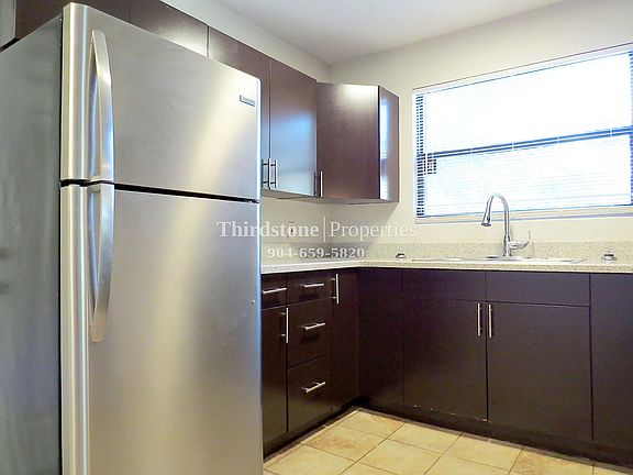 5th image of 1054 La Marche Dr