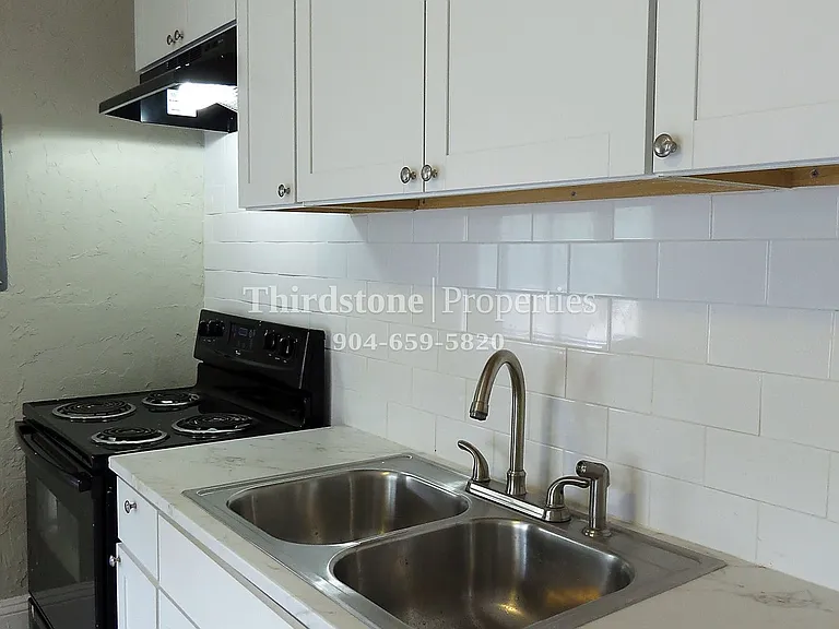 3326 W 1st St — Photo 4