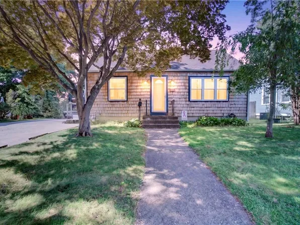 333 Maple St, Warwick, RI 02888