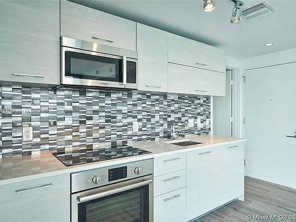 3rd image of 650 NE 32nd St Unit 8