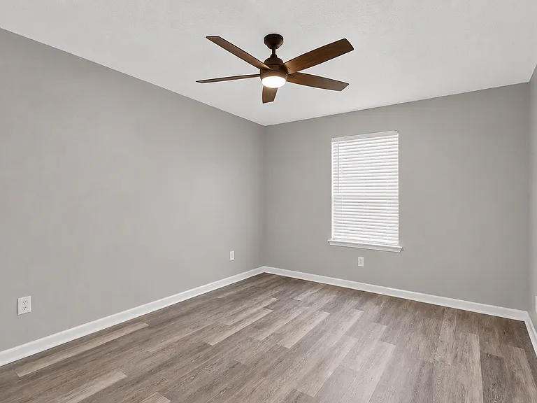 Cole Apartments — Photo 8