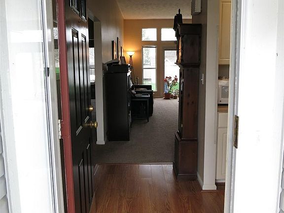 4th image of 202 Clearwater Ct