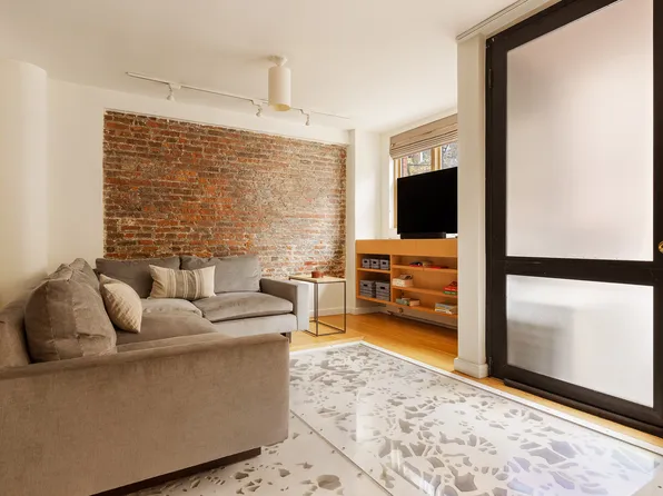 357 West 12th Street image 3 of 11