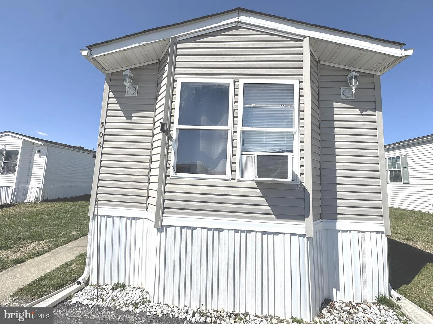 306 Joan Dr photo 1
