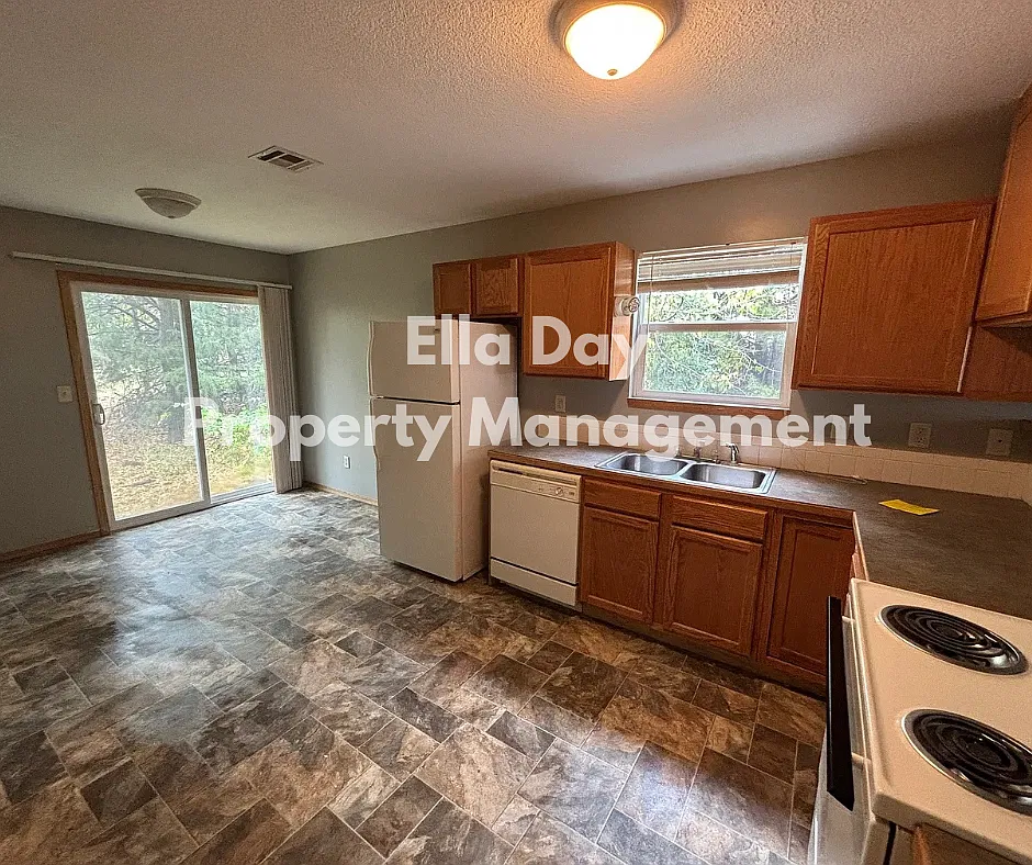 2 bed, 850 sqft, $875 — Photo 4