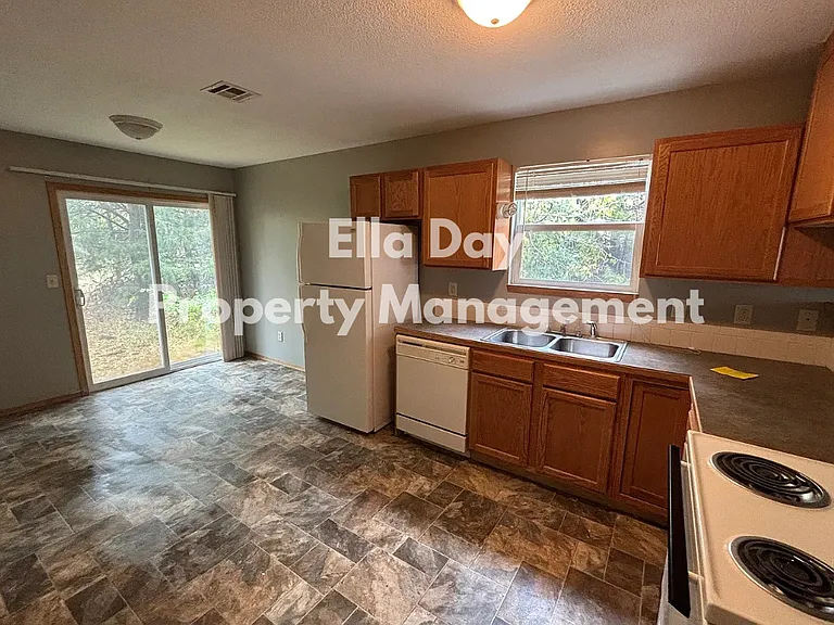 11438 E Lewis St #B — Photo 4