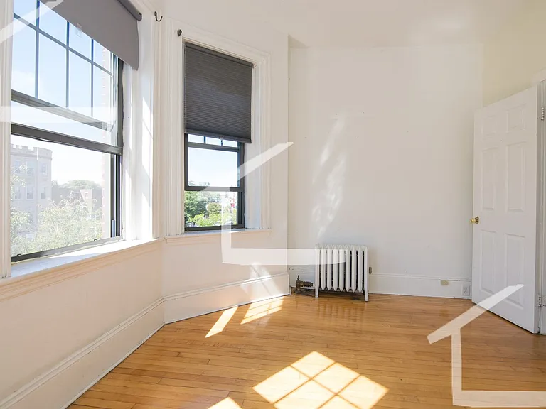 27 Brighton Ave #10J — Photo 2