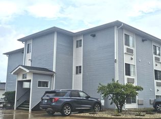 3130 W Monroe St APT 102, Waukegan, IL 60085