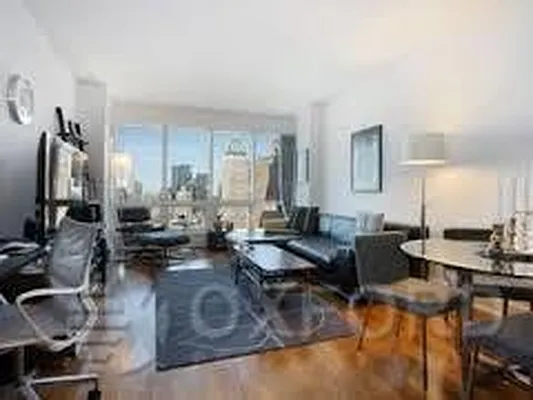 Rented by Oxford Property Group | media 4
