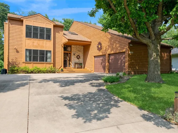 4276 Cottage Grove Pkwy SE, Cedar Rapids, IA 52403