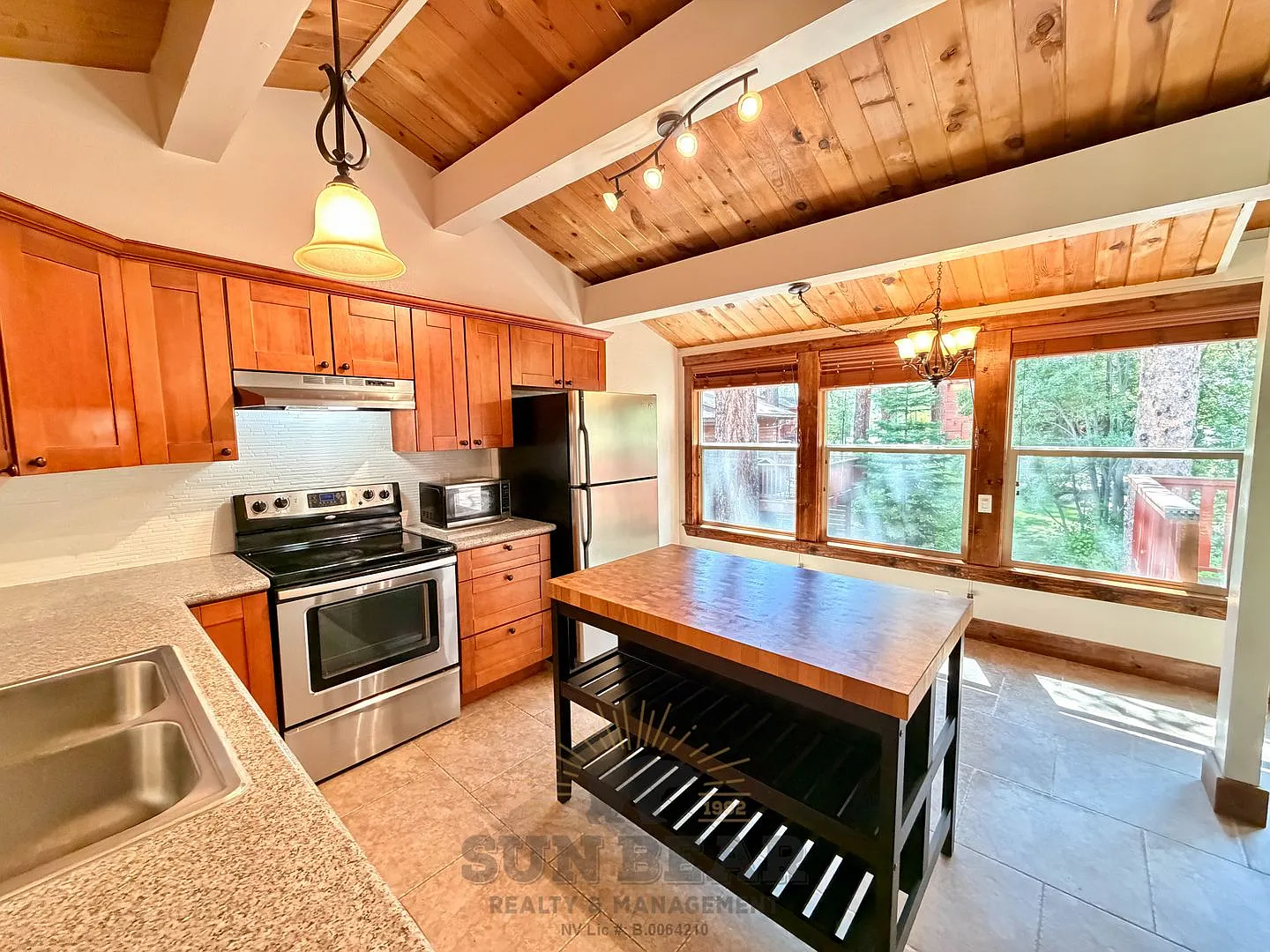 Adorable 2 Bedroom Condo in Incline Crest Complex — Photo 4