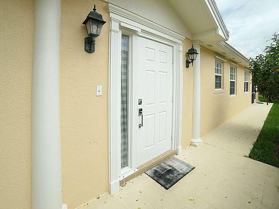 Home For Sale In Villagewalk