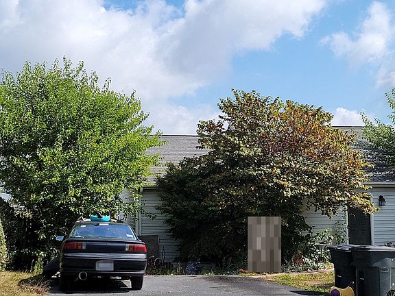 3rd image of 72 Somerset Dr