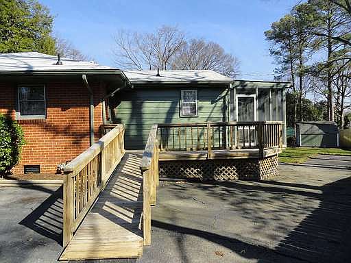 4th image of 2204 Mendota Dr