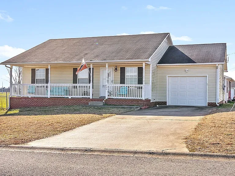 3 bed, 1198 sqft, $1,450 — Photo 4