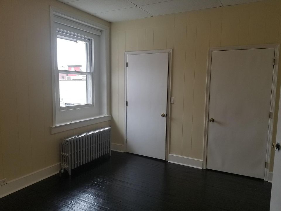 2nd image of 208 Northampton St APT 1