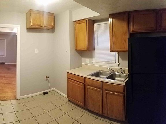 4th image of 3954 Lee Heights Blvd