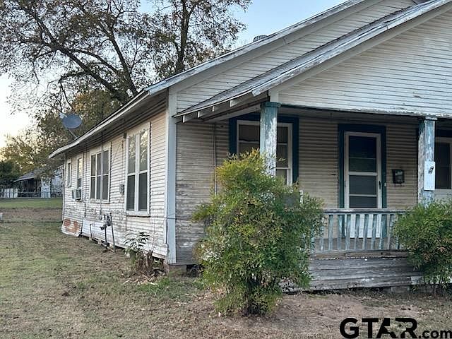 2nd image of 402 Cypress St
