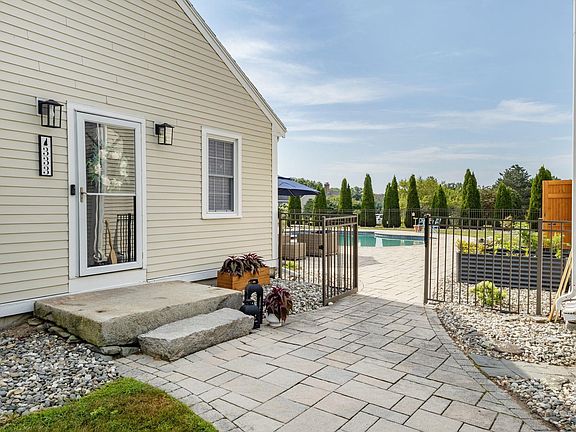 5th image of 333 Winnacunnet Road