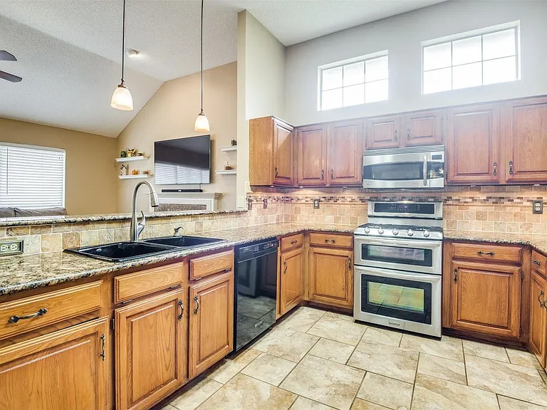 1109 Ashby Dr — Photo 9