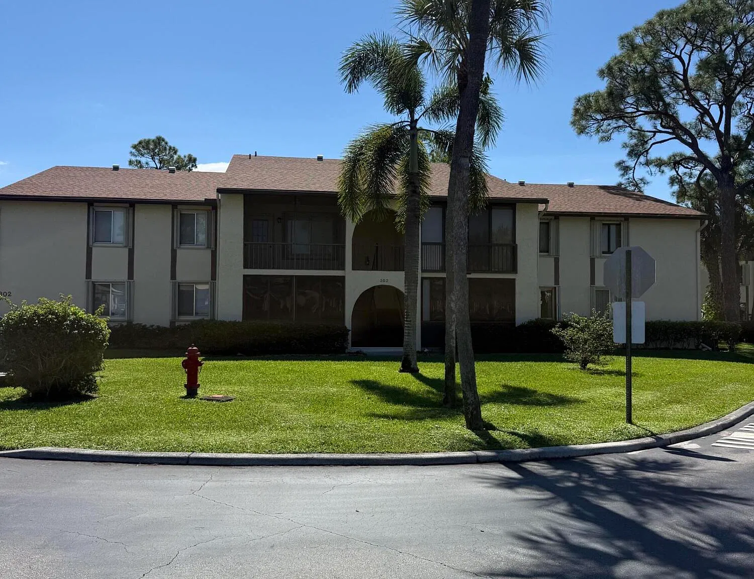 2 bed, 2.0 bath, 937 sqft, $2,000 — Photo 2