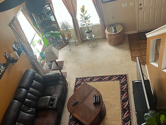 4th image of 583 Scotch Pine Dr