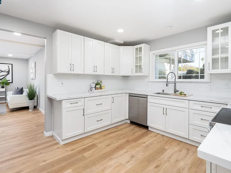 2255 Rockne Dr — Photo 5