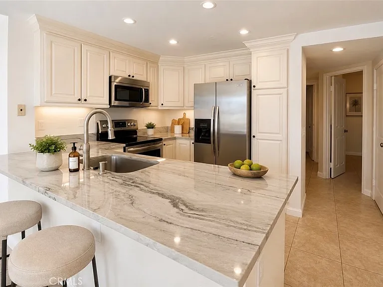 193 Stanford Ct — Photo 4