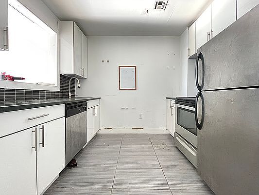 3rd image of 490 Ocean Pkwy APT 75