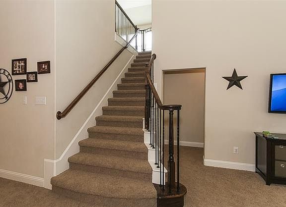 3rd image of 2517 Cotillion Dr