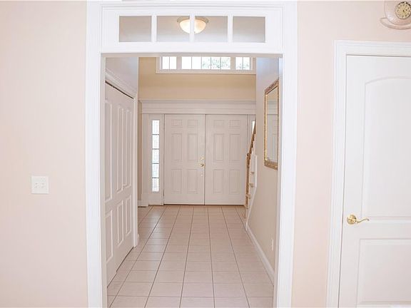 4th image of 100 Twin Birch Dr