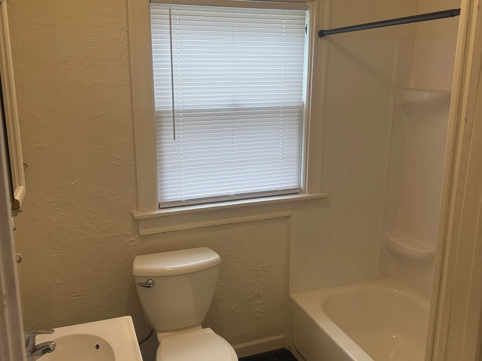 4 bed, 1812 sqft, $1,500 — Photo 3