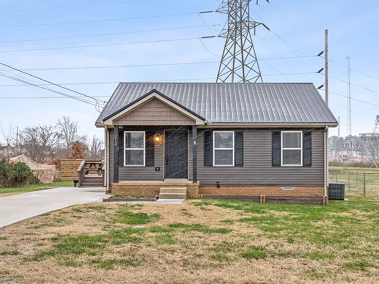 514 Gainey Dr — Photo 1
