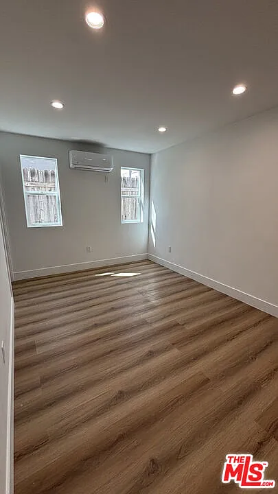 2 bed, 2.0 bath, 700 sqft, $2,979 — Photo 2