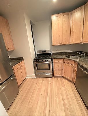 4th image of 944 8th Ave APT 2