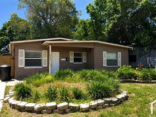 5 bed, 1300 sqft, $3,400 — Photo 1