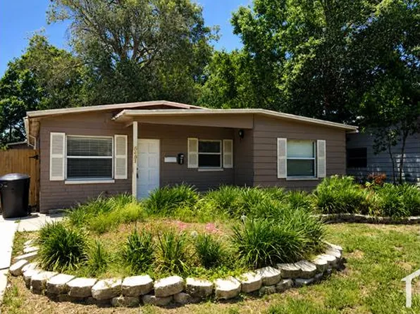 5551 Kelly Dr N, Saint Petersburg, FL 33703