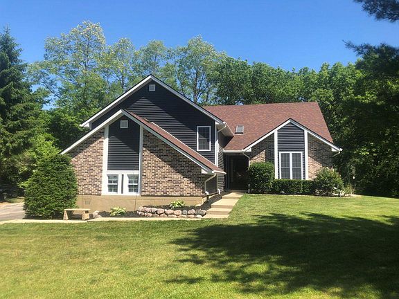 2nd image of 11938 Fox River Rd