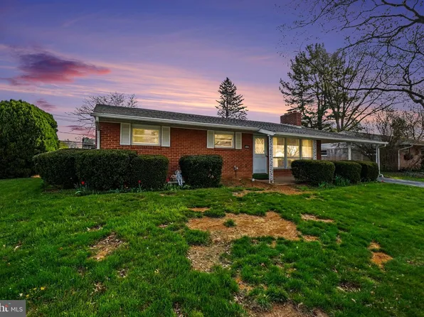 1131 Apple Dr, Mechanicsburg, PA 17055