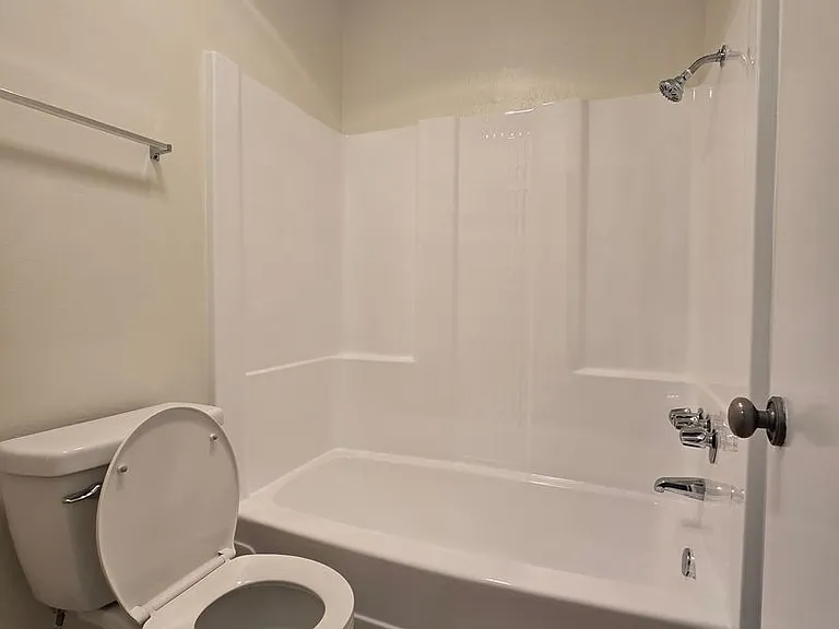 120 - 801 E Palmer Ave — Photo 32