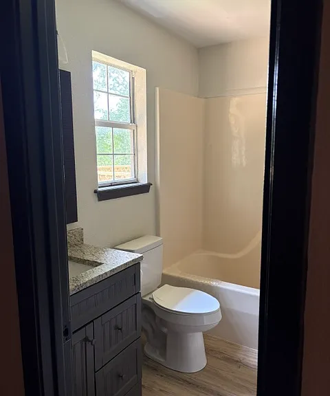 155 Lake Vista Cv — Photo 2